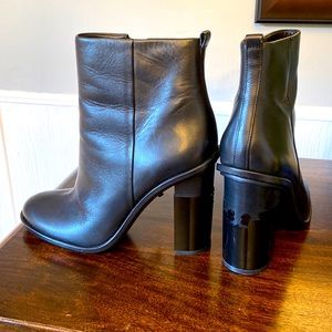 Tory Burch boots ankle boots Great condition, worn 2x. Size 8.5.
